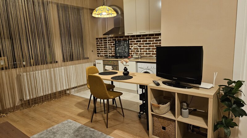 Piata Alba Iulia, 240 m, proprietar.