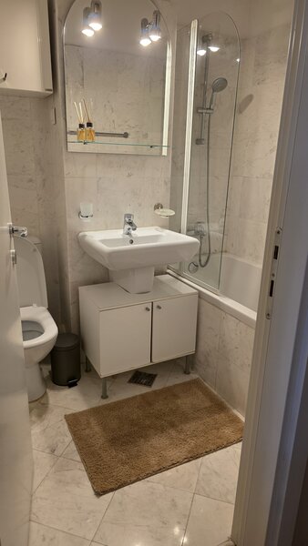 Piata Alba Iulia, 240 m, proprietar.