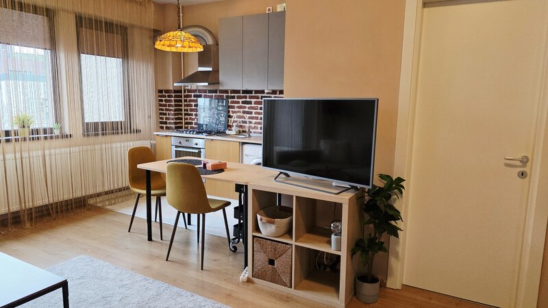 Piata Alba Iulia, 240 m, proprietar.